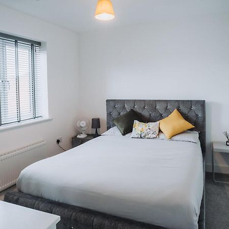 Апартаменти Deluxe 2 Bed Flat In Patchway Near Aztec West And Cribbs Causeway Бристоль Екстер'єр фото