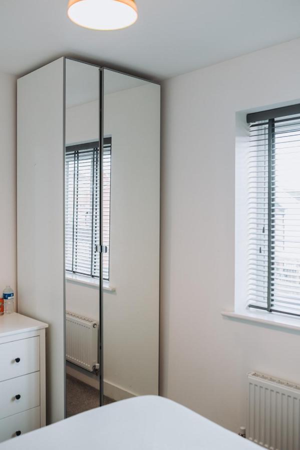 Апартаменти Deluxe 2 Bed Flat In Patchway Near Aztec West And Cribbs Causeway Бристоль Екстер'єр фото