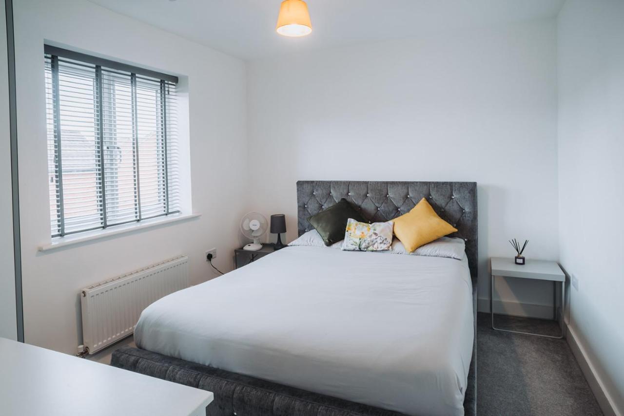 Апартаменти Deluxe 2 Bed Flat In Patchway Near Aztec West And Cribbs Causeway Бристоль Екстер'єр фото