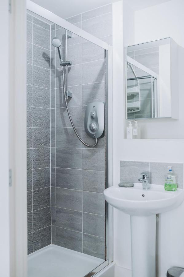 Апартаменти Deluxe 2 Bed Flat In Patchway Near Aztec West And Cribbs Causeway Бристоль Екстер'єр фото