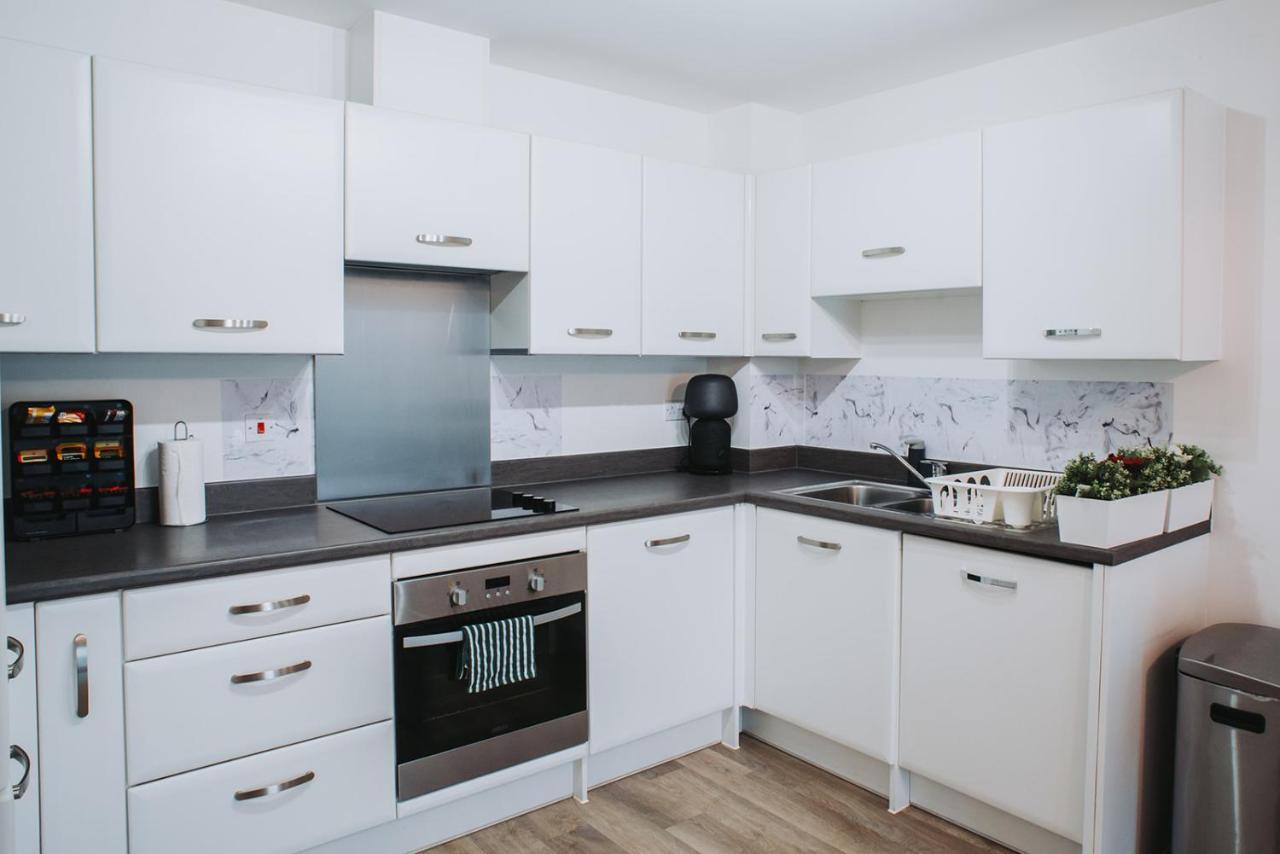 Апартаменти Deluxe 2 Bed Flat In Patchway Near Aztec West And Cribbs Causeway Бристоль Екстер'єр фото