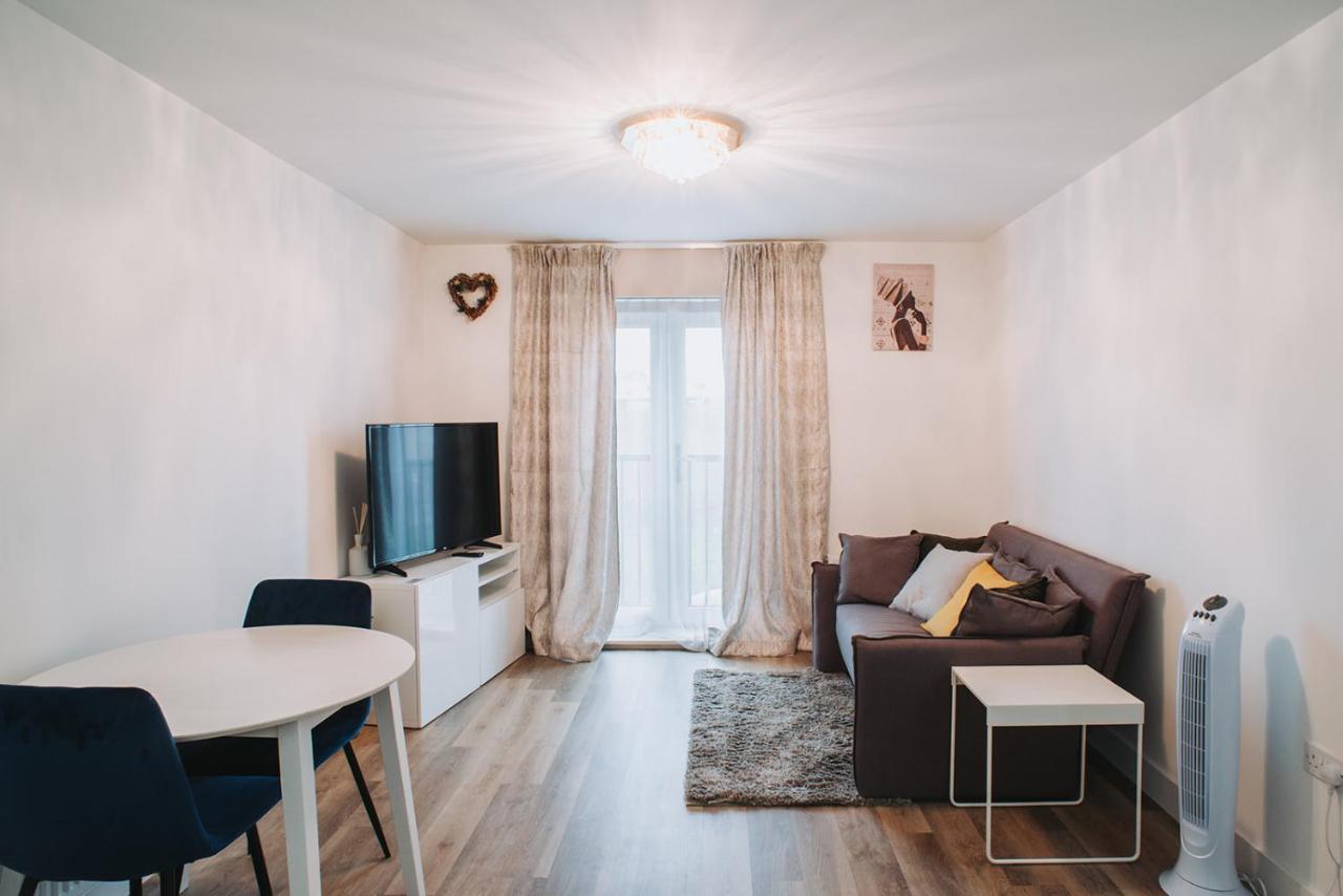 Апартаменти Deluxe 2 Bed Flat In Patchway Near Aztec West And Cribbs Causeway Бристоль Екстер'єр фото