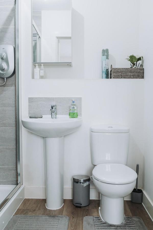Апартаменти Deluxe 2 Bed Flat In Patchway Near Aztec West And Cribbs Causeway Бристоль Екстер'єр фото